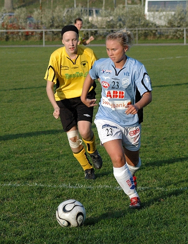 2007_0503_08.JPG - En fd. Södraspelare numera i Gideonsberg nr.23 Klara Jebsen gjorde en mycket bra match